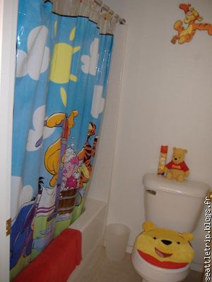 ...et celle des enfants avec une décoration très " Winnie the pooh"